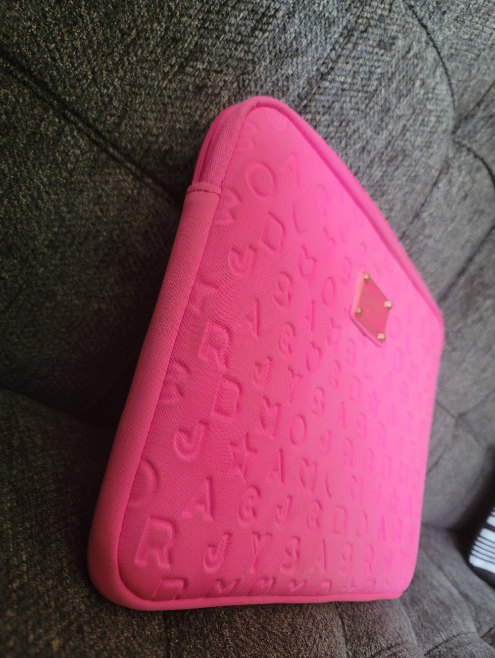 Marc Jacobs Dreamy Logo Knockout Pink Padded Laptop / Tablet Sleeve Case - Picture 6 of 13